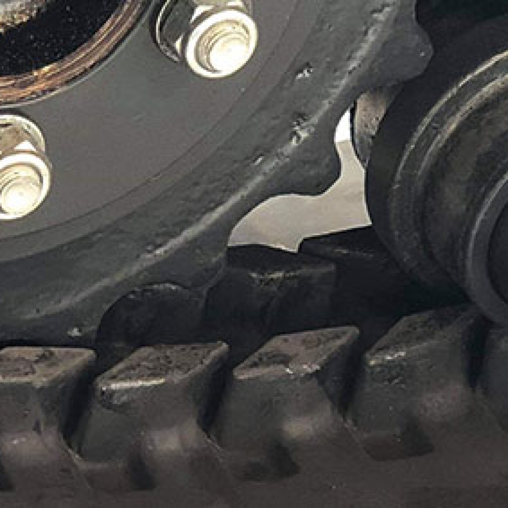 Choosing between rubber tracks and steel tracks Vematrack