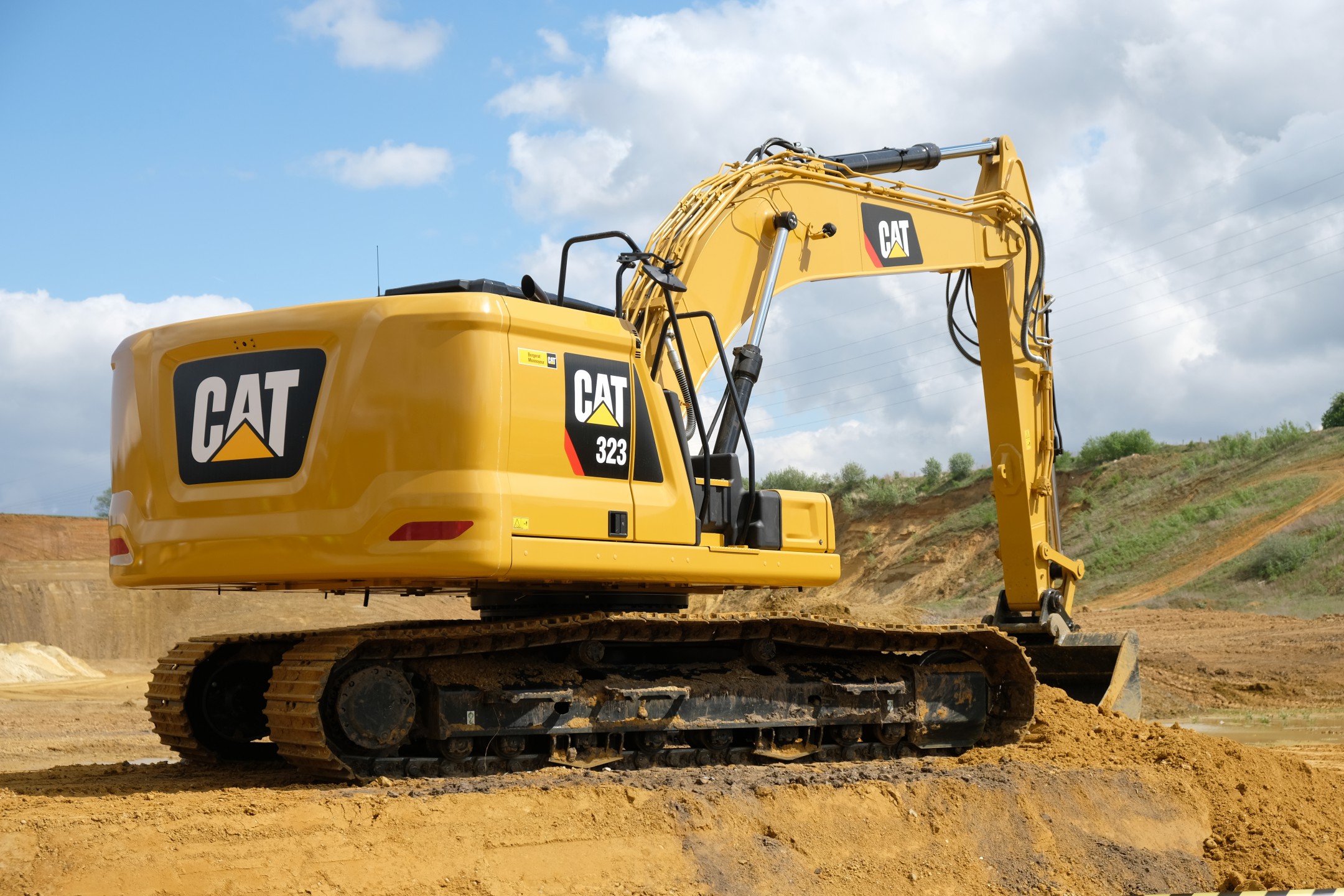 CATERPILLAR 323 NG BAGGER CATERPILLAR D25D MULDENKIPPER BAUSTELLE  BRAUCKMANN & DAMM DREAM MACHINES 